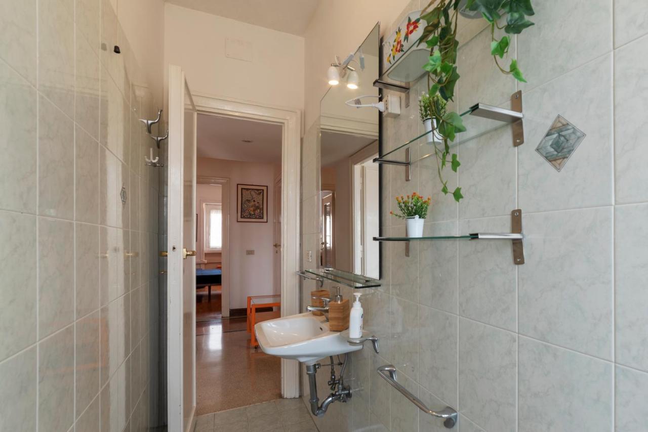 Apartamento Roomy And Bright With Terrace